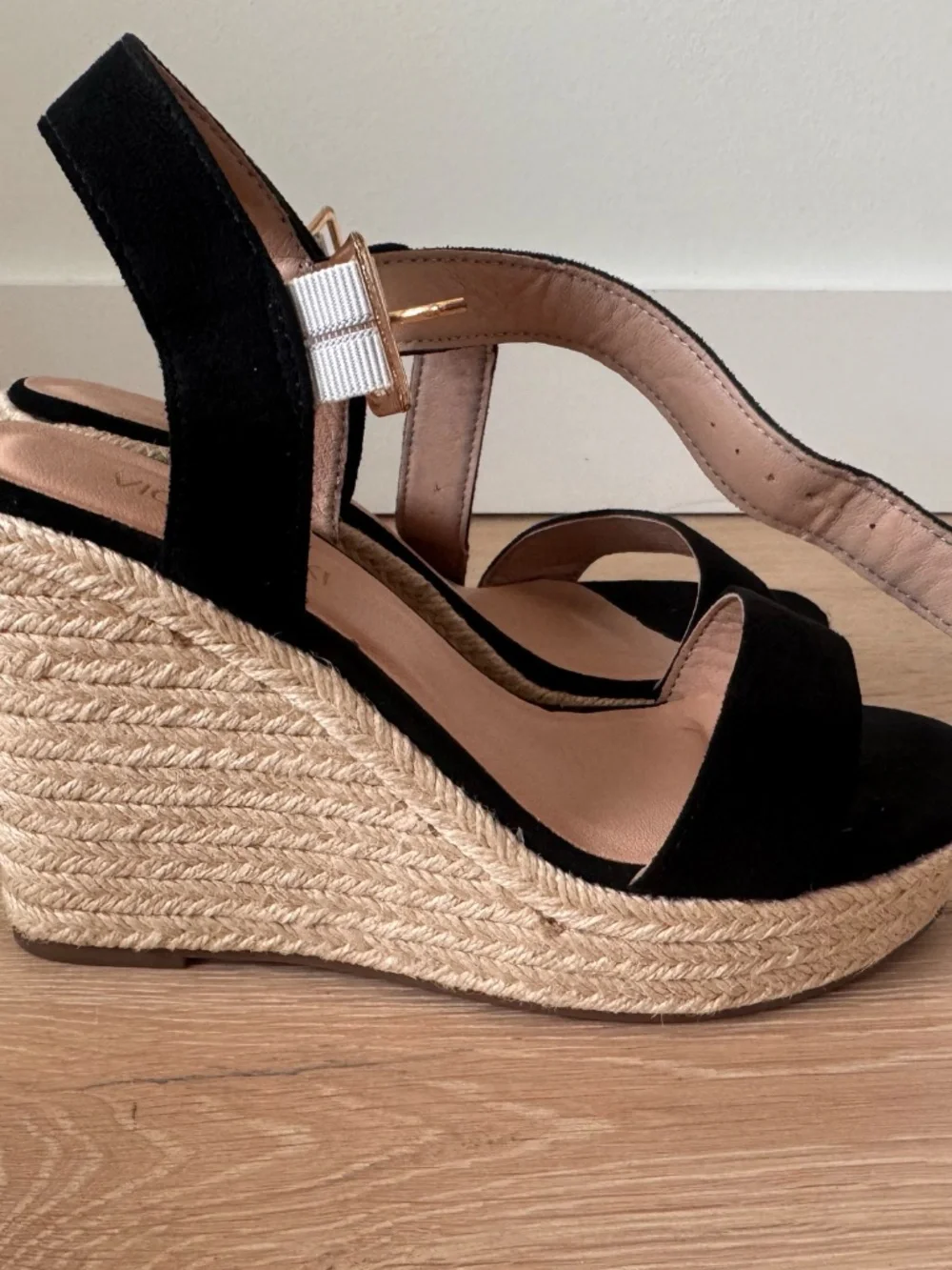 Vicki Vicki Black Velvet Strap Espadrille Wedge Sandals Platform Size 6.5